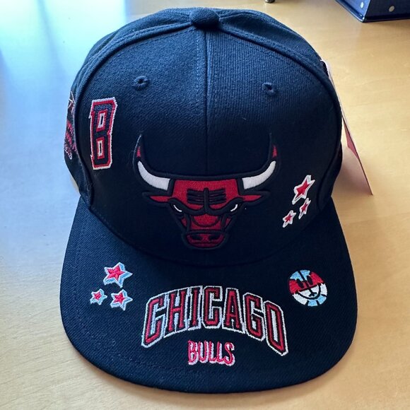 All Out Bulls Snapback Hat Mitchell and Ness - Picture 1 of 9